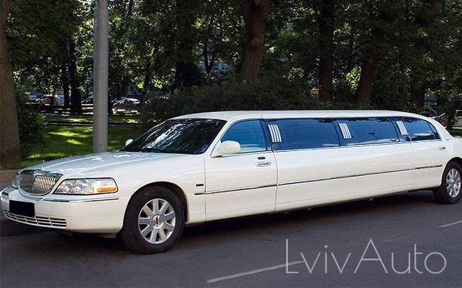 Аренда Лімузин Lincoln Town Car на свадьбу Львов